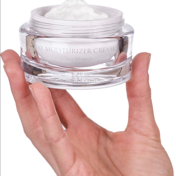 Vivo PER LEI Makeup Vivo Per Lei Moisturizing Day Cream Poshmark